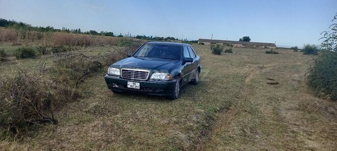 Mercedes C 220 1995, 222,000 km - 2.2 l - Quba