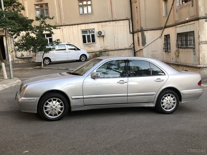 Mercedes E 220 2001, 465,000 km - 2.2 l - Bakı