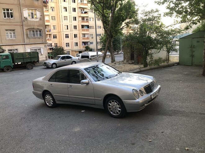 Mercedes E 220 2001, 465,000 km - 2.2 l - Bakı