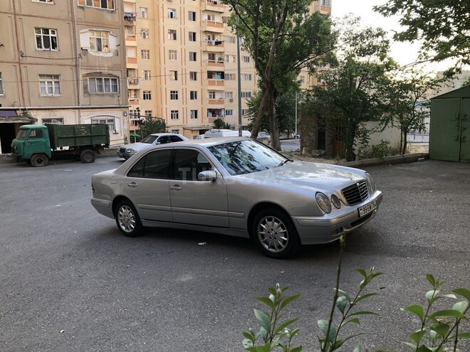 Mercedes E 220 2001, 465,000 km - 2.2 l - Bakı