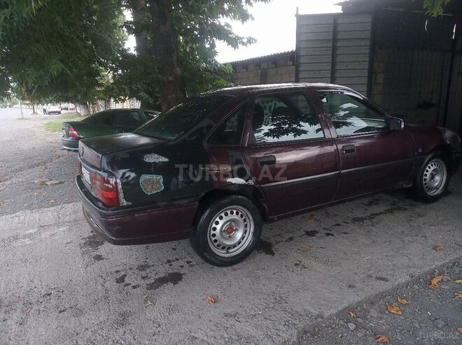 Opel Vectra 1993, 325,550 km - 1.8 l - Qax