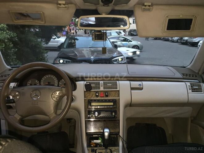 Mercedes E 220 2001, 560,000 km - 2.2 l - Bakı