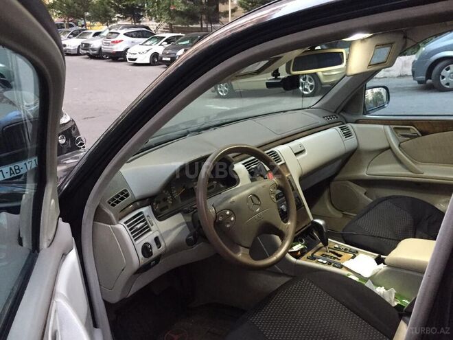 Mercedes E 220 2001, 560,000 km - 2.2 l - Bakı