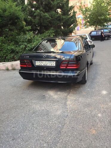 Mercedes E 220 2001, 560,000 km - 2.2 l - Bakı