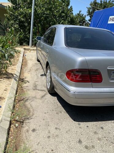 Mercedes E 220 2000, 310,000 km - 2.2 л - Bakı