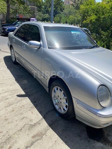 Mercedes E 220 2000, 310,000 km - 2.2 л - Bakı