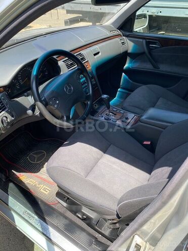 Mercedes E 220 2000, 310,000 km - 2.2 л - Bakı