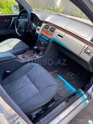 Mercedes E 220 2000, 310,000 km - 2.2 л - Bakı