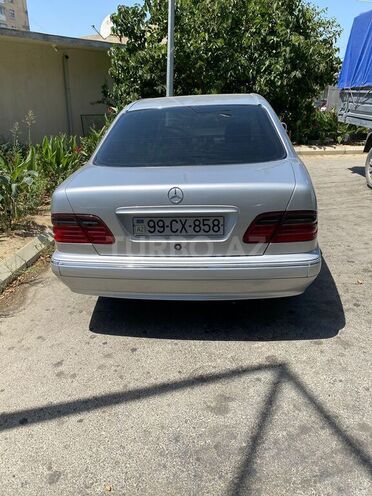 Mercedes E 220 2000, 310,000 km - 2.2 л - Bakı
