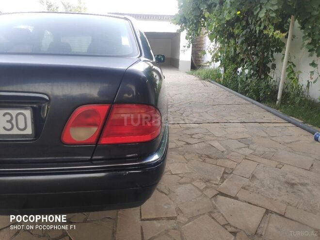 Mercedes E 230 1996, 386,000 km - 2.3 l - Bakı