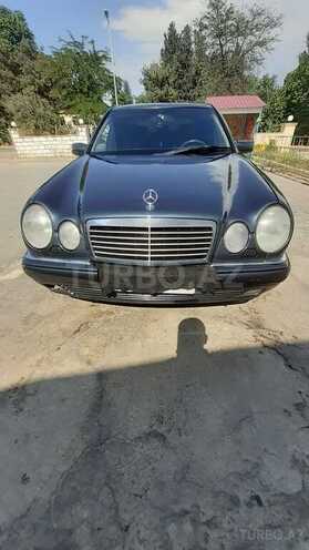 Mercedes E 220 1999, 350,000 km - 2.2 l - Qazax