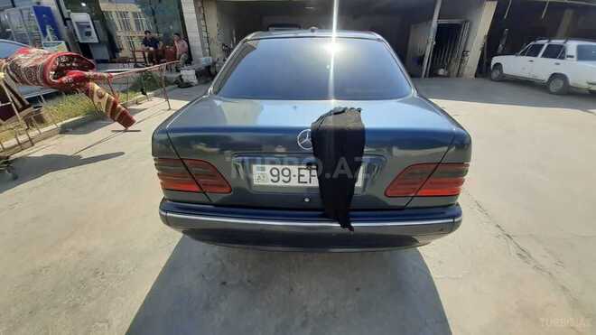 Mercedes E 220 1999, 350,000 km - 2.2 l - Qazax