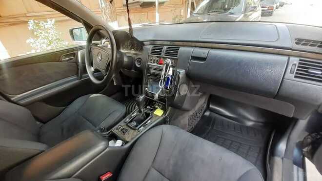 Mercedes E 220 1999, 350,000 km - 2.2 l - Qazax