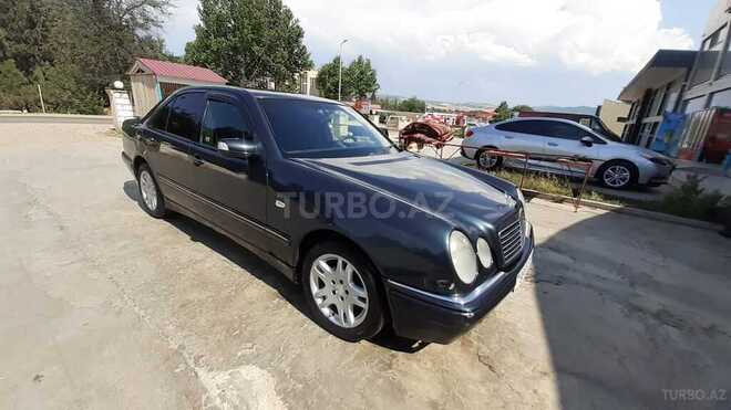 Mercedes E 220 1999, 350,000 km - 2.2 l - Qazax