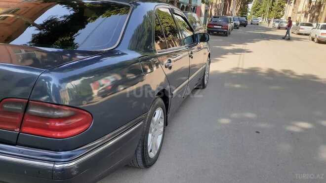 Mercedes E 220 1999, 350,000 km - 2.2 l - Qazax