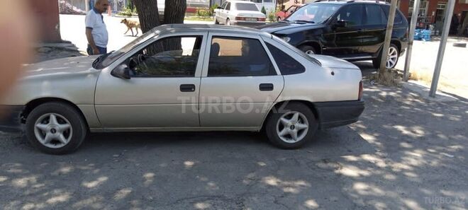 Opel Vectra 1994, 245,000 km - 2.0 l - Zaqatala