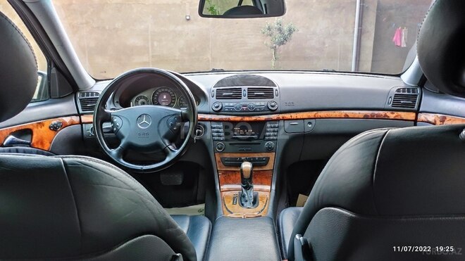 Mercedes E 240 2003, 290,000 km - 2.6 l - Bakı