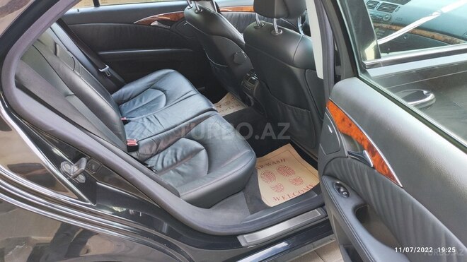 Mercedes E 240 2003, 290,000 km - 2.6 l - Bakı