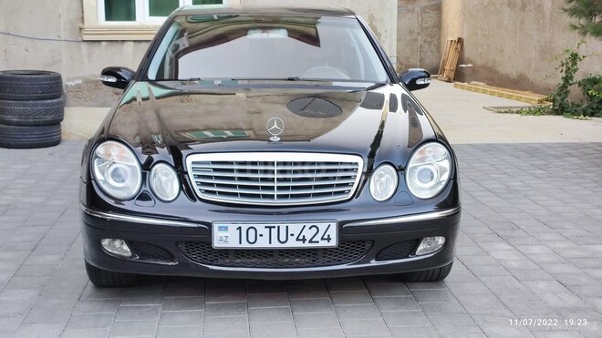 Mercedes E 240 2003, 290,000 km - 2.6 l - Bakı