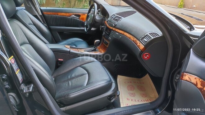 Mercedes E 240 2003, 290,000 km - 2.6 l - Bakı