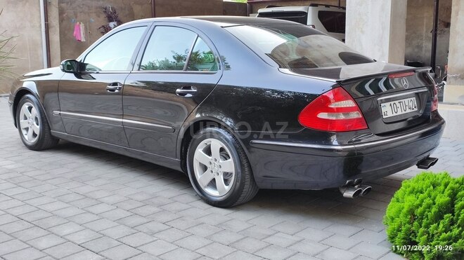 Mercedes E 240 2003, 290,000 km - 2.6 l - Bakı