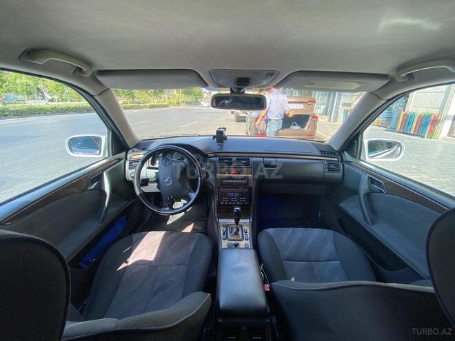 Mercedes E 220 2000, 187,000 km - 2.2 l - Bakı