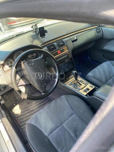 Mercedes E 220 2000, 187,000 km - 2.2 l - Bakı