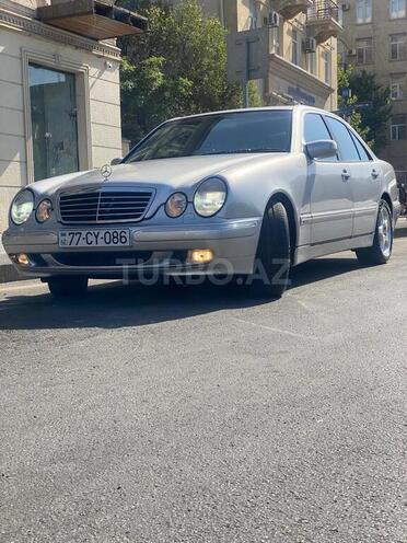 Mercedes E 220 2000, 187,000 km - 2.2 l - Bakı