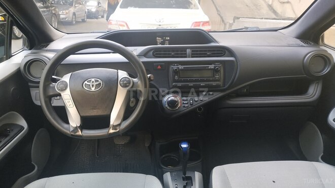 Toyota Prius C 2012, 137,752 km - 1.5 l - Bakı