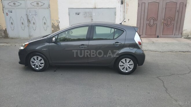Toyota Prius C 2012, 137,752 km - 1.5 l - Bakı