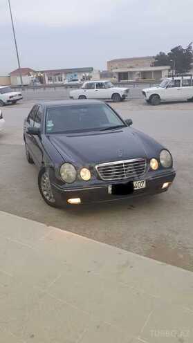 Mercedes E 240 2000, 299,478 km - 2.6 л - Biləsuvar