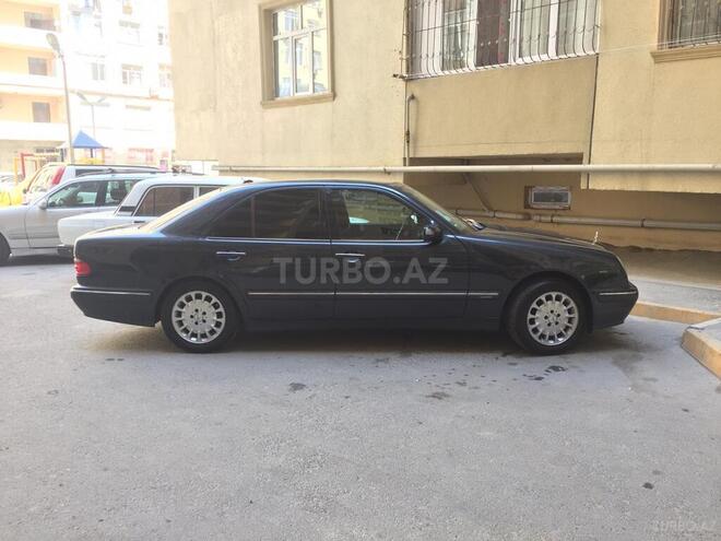 Mercedes E 240 2000, 299,478 km - 2.6 л - Biləsuvar