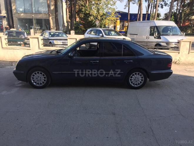 Mercedes E 240 2000, 299,478 km - 2.6 л - Biləsuvar