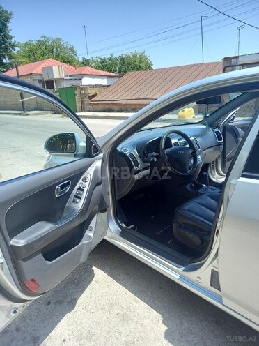 Hyundai Elantra 2009, 204,328 km - 2.0 л - Şamaxı