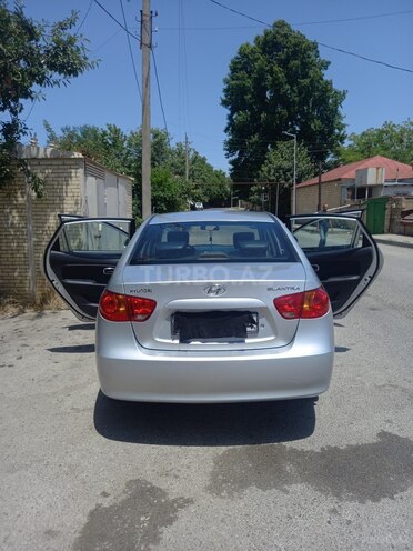 Hyundai Elantra 2009, 204,328 km - 2.0 л - Şamaxı