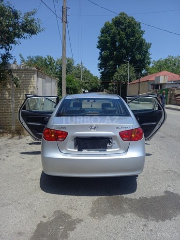 Hyundai Elantra 2009, 204,328 km - 2.0 л - Şamaxı
