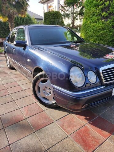 Mercedes E 240 1999, 112,139 km - 2.4 l - Masallı