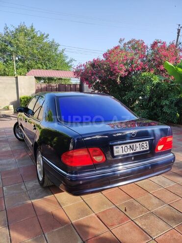 Mercedes E 240 1999, 112,139 km - 2.4 l - Masallı