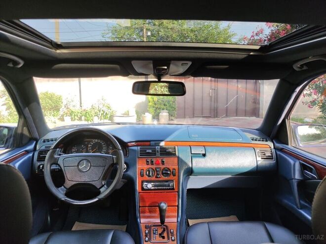 Mercedes E 240 1999, 112,139 km - 2.4 l - Masallı