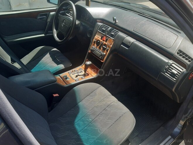 Mercedes E 240 1999, 255,000 km - 2.4 l - Bakı