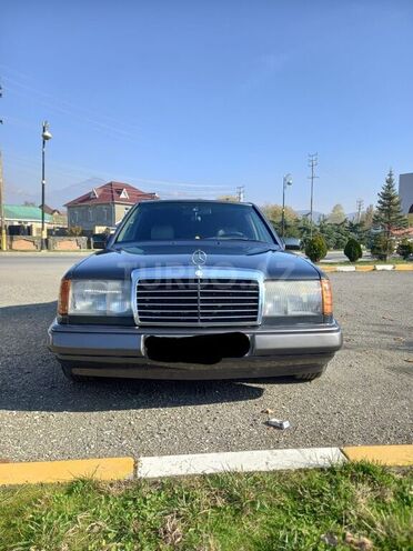 Mercedes E 220 1993, 300,000 km - 2.2 л - Qəbələ