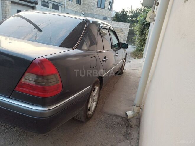 Mercedes C 220 1995, 285,575 km - 2.2 l - Quba