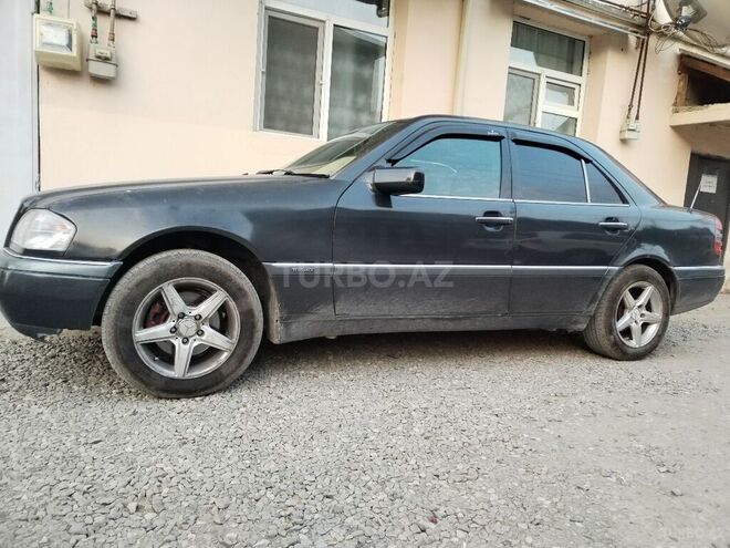 Mercedes C 220 1995, 285,575 km - 2.2 l - Quba