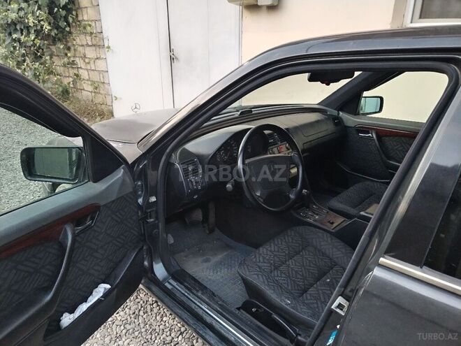 Mercedes C 220 1995, 285,575 km - 2.2 l - Quba