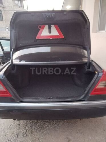Mercedes C 220 1995, 285,575 km - 2.2 l - Quba