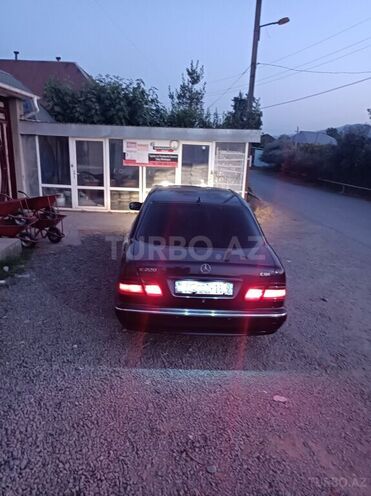 Mercedes E 220 2001, 565,000 km - 2.2 l - Bakı