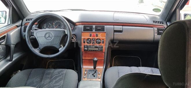 Mercedes E 230 1997, 375,000 km - 2.3 l - Sumqayıt