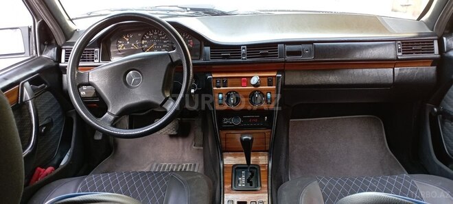 Mercedes E 200 1992, 385,648 km - 2.0 l - Bakı