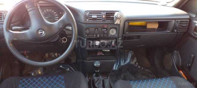 Opel Vectra 1993, 300,000 km - 1.8 l - Ağstafa