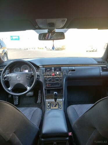 Mercedes E 220 2001, 425,812 km - 2.2 л - Bakı
